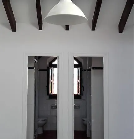 At Manola Коломбрес