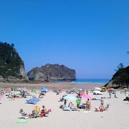 At Manola Коломбрес