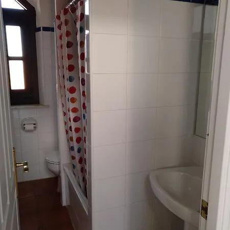 At Manola Коломбрес