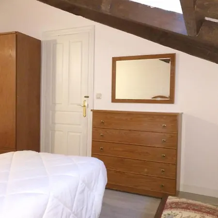 At Manola Коломбрес